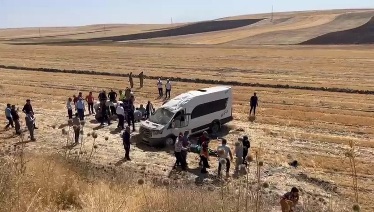 Minibüs Kazası: 1&apos;i Ağır, 10 Yaralı