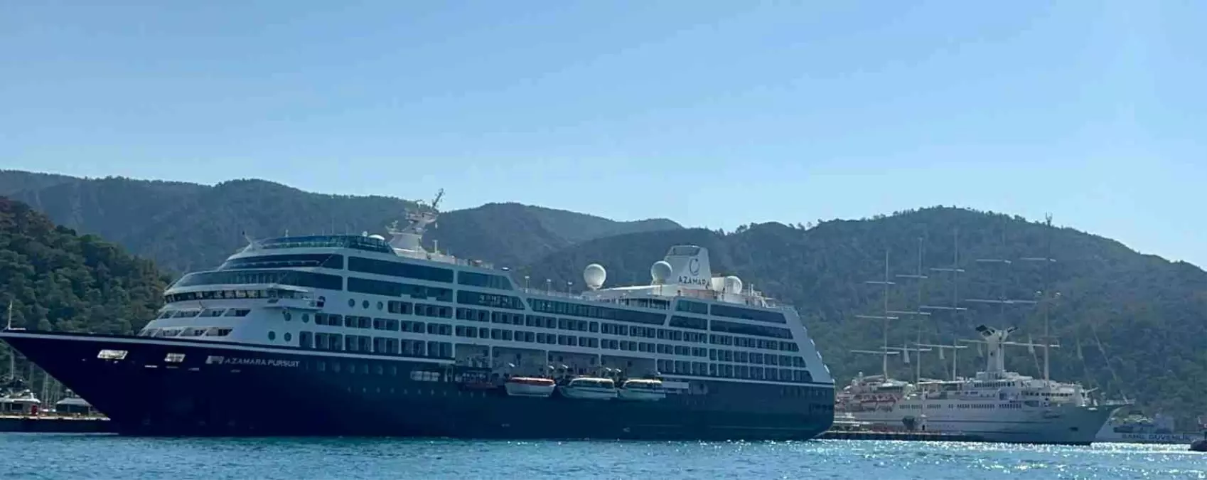 Marmaris, İki Büyük Yolcu Gemisini Ağırladı