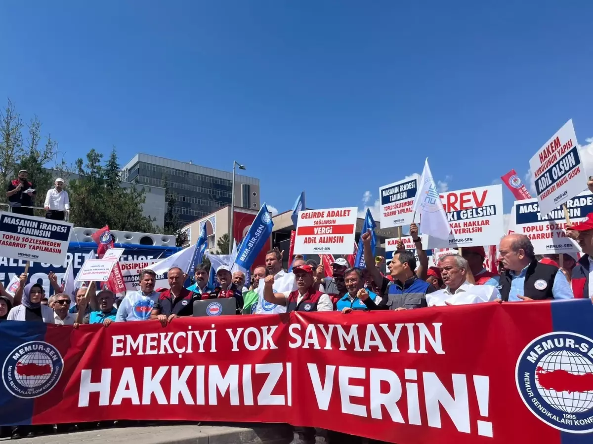 Memur-Sen'den Hazine ve Maliye Bakanlığı Önünde Adalet Talebi