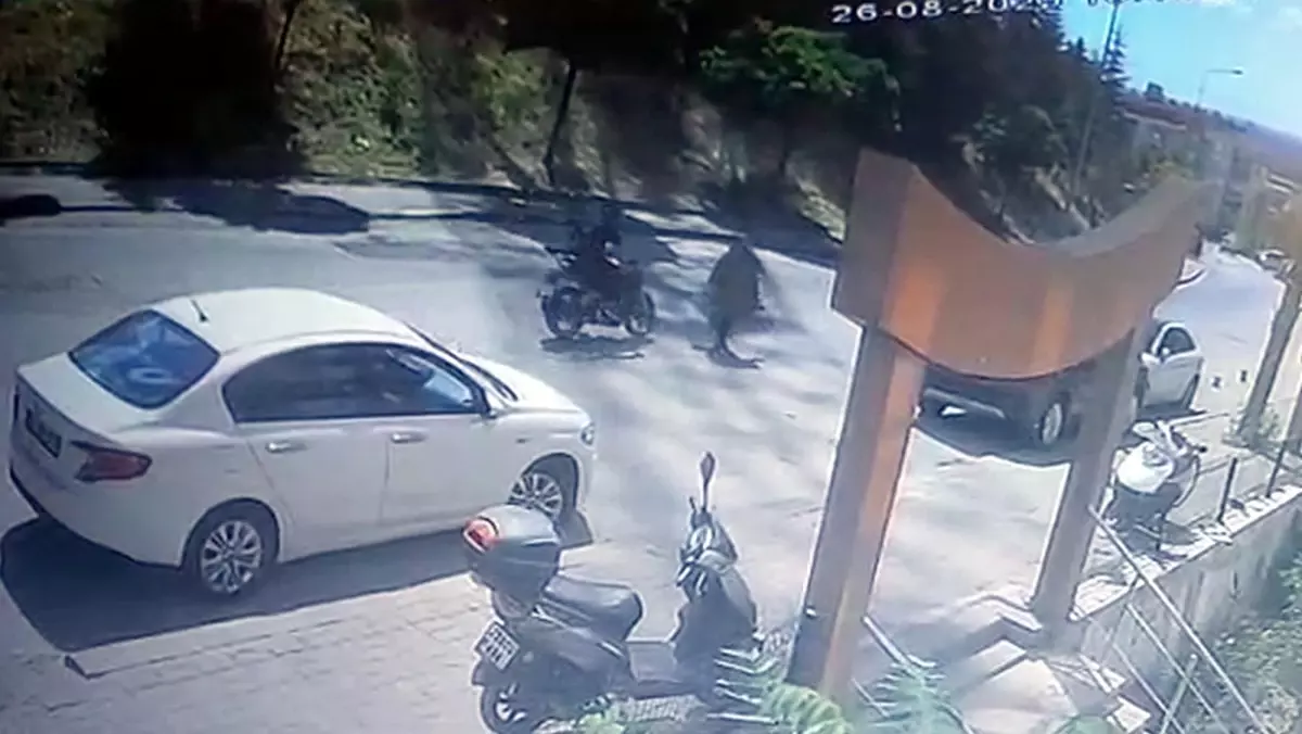Edirne&apos;de Motosiklet Kazası: İki Kişi Yaralandı