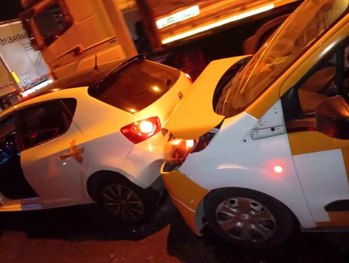 Osmaniye&apos;de Zincirleme Trafik Kazası: 2 Yaralı