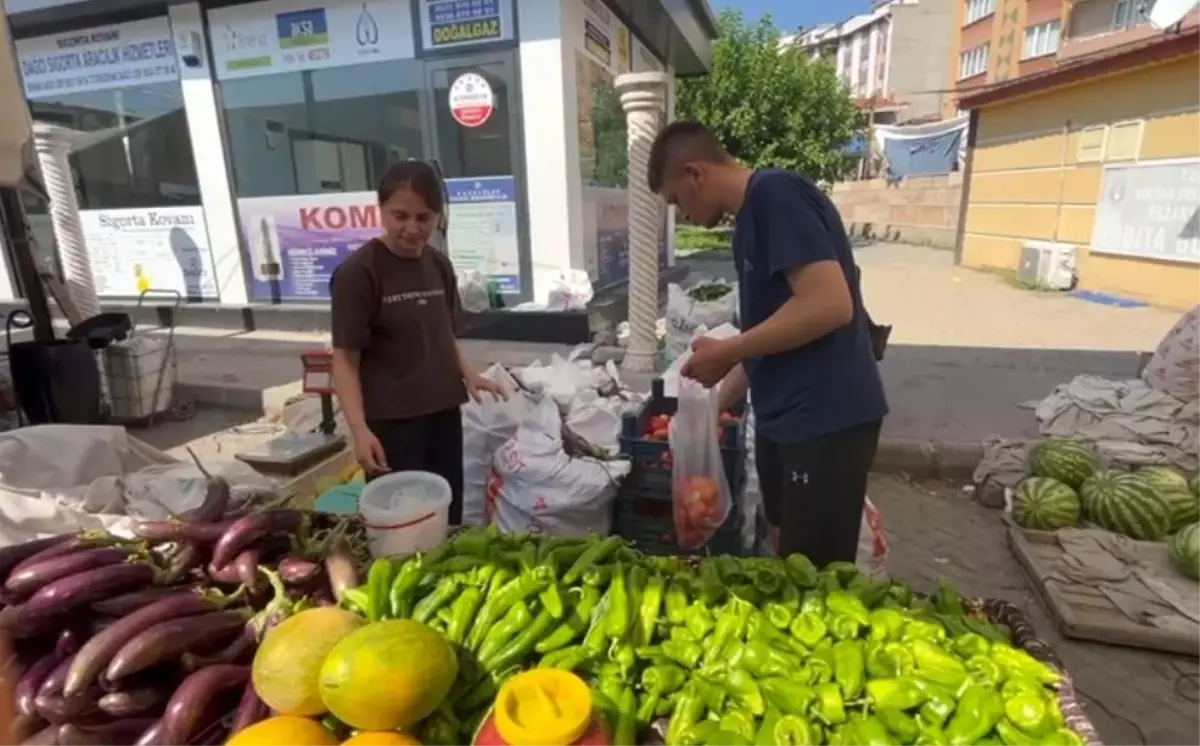 Üniversite Öğrencisi Kardeşler, Aile Ekonomisine Destek Oluyor