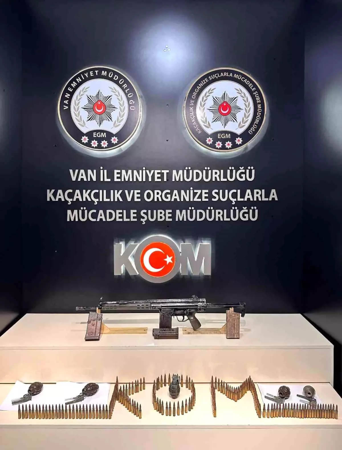 Başkale'de Silah Operasyonu: 5 El Bombası ve 2 Tüfek Ele Geçirildi