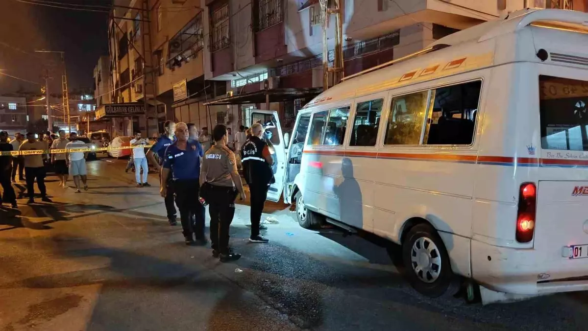 Adana&apos;da Dolmuş Sürücüsüne Silahlı Saldırı: Hayatını Kaybetti
