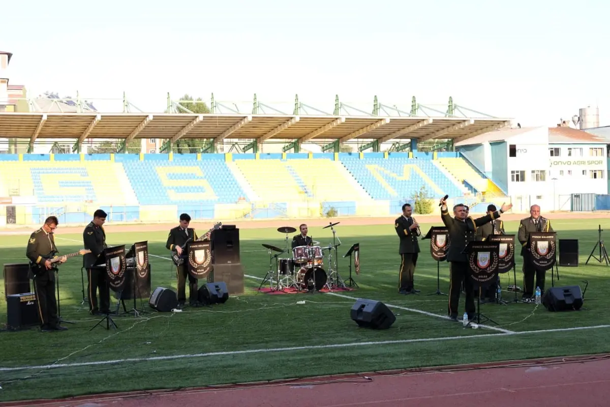 Ağrı'da 30 Ağustos Zafer Bayramı Konseri Coşkuyla Kutlandı