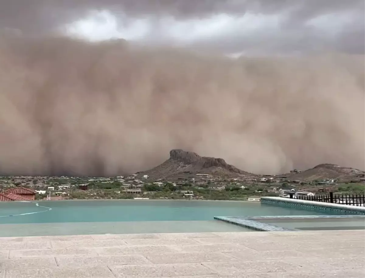 Arizona'da Toz Fırtınası 55 Bin Kişiyi Elektriksiz Bıraktı