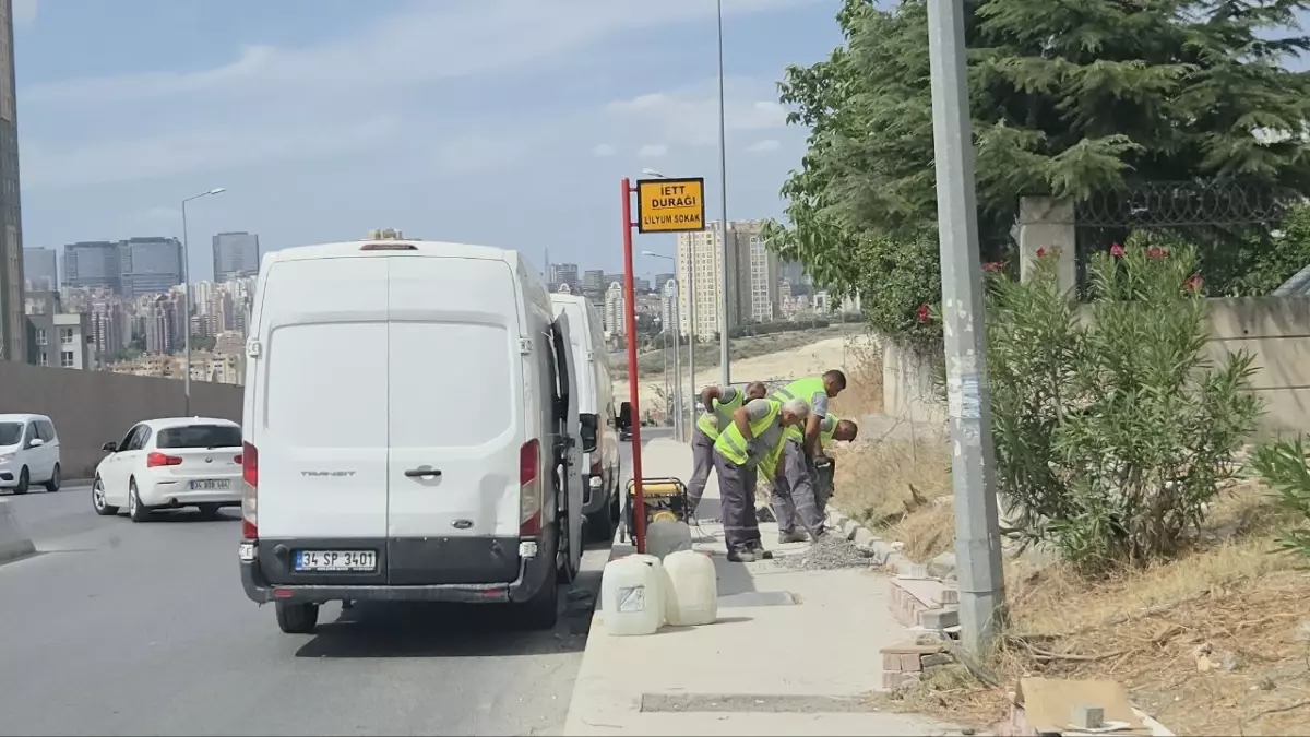 İlyas Tok, Otobüs Durağına Kendi Yaptığı Banklarla Örnek Oldu