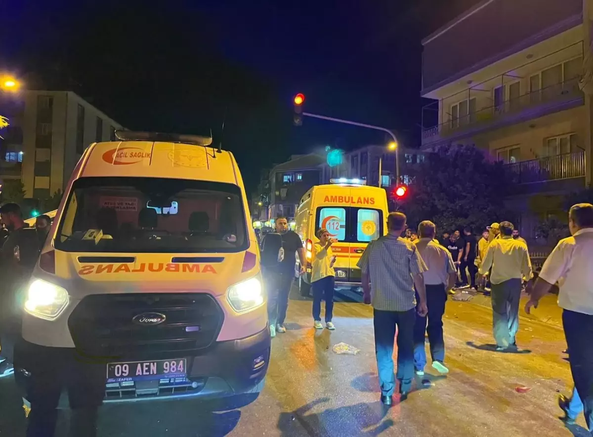 Aydın&apos;da Otomobil ve Yolcu Minibüsünün Çarpışması Sonucu 11 Yaralı