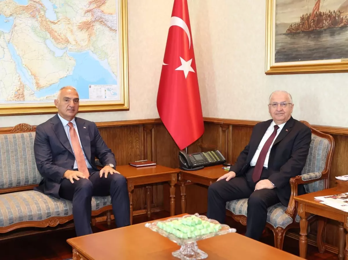 Savunma ve Turizm Bakanları Milli Savunma Bakanlığı&apos;nda Buluştu