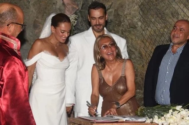bestemsu ozdemir in apar topar nikah masasina 18984778 3449 m
