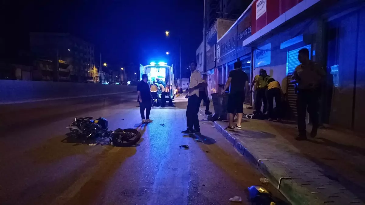 Bursa'da Motosiklet Kazası: İki Kişi Ağır Yaralandı