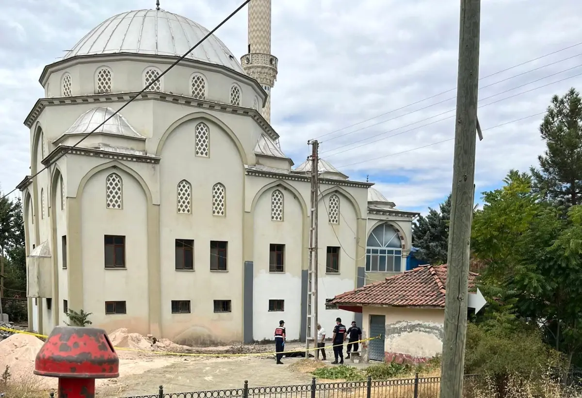 Amasya'da Cami Kubbesinden Düşen İşçi Hayatını Kaybetti