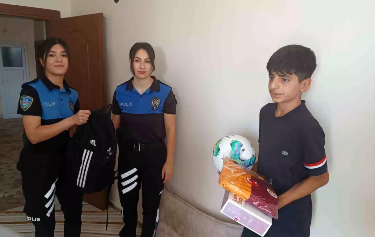Batman&apos;da Bulduğu Altınları Polisiye Teslim Eden Çocuğa Ödül