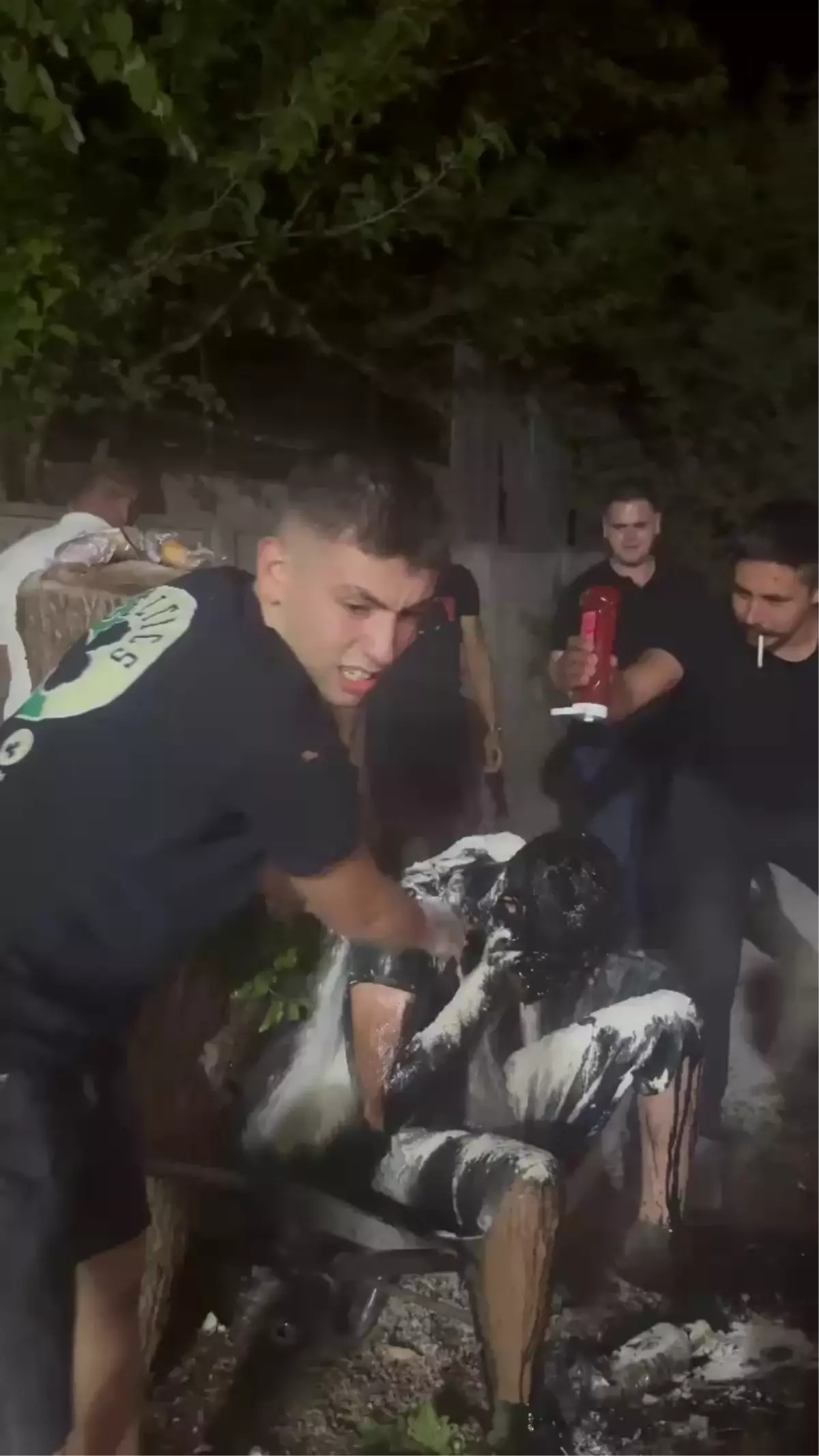 Düğün Sonrası Damat Üzerine Şaka: Motor Yağı ve Yumurta Karışımı