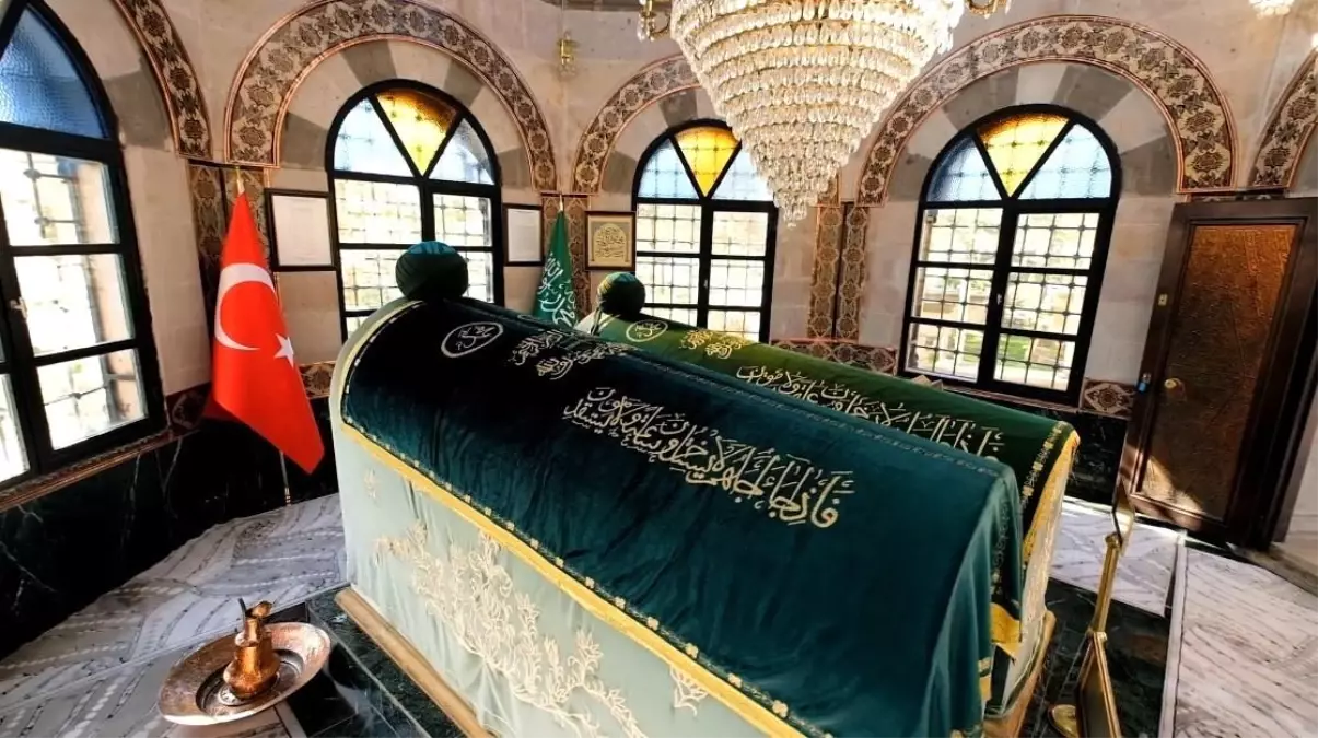 Erzincan&apos;daki Terzibaba Türbesi ve Külliyesi Havadan Görüntülendi