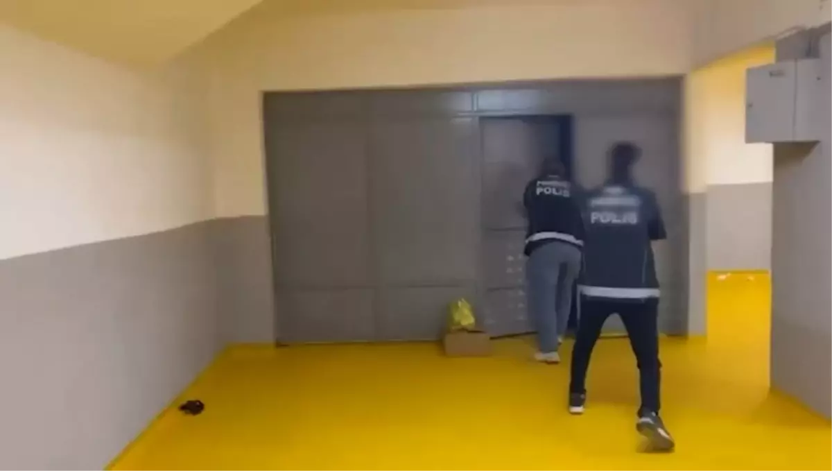 İstanbul&apos;da Uyuşturucu Operasyonu: 750 Bin Hap Ele Geçirildi