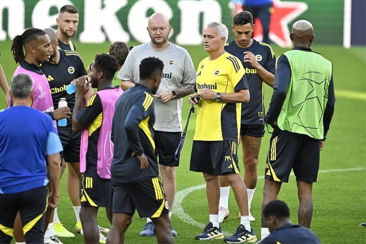 Fenerbahçe, Benfica ile Şampiyonlar Ligi&apos;nde Rövanş Maçına Çıkıyor