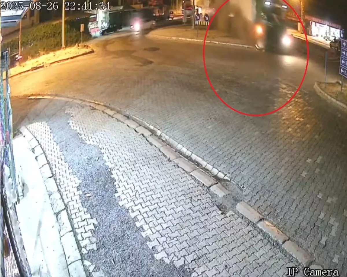 Freni Boşalan TIR Refüje Çıktı