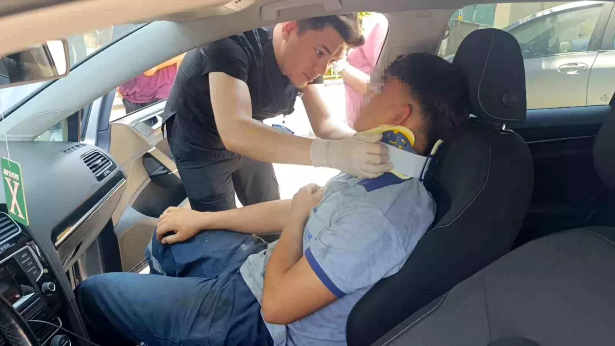 Antalya&apos;da Elektrikli Bisiklet Sürücüsü Trafik Kazasında Yaralandı