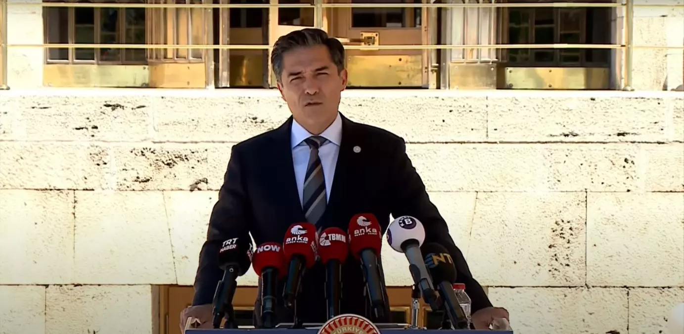 İYİ Parti&apos;den Gençlerdeki Çeteleşme Uyarısı