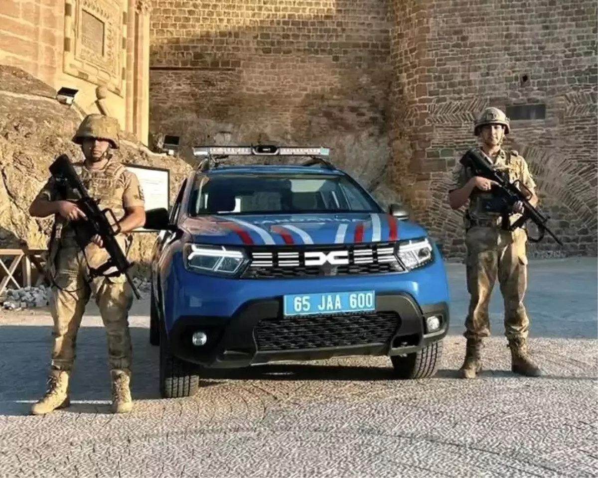 Hoşap Kalesi, Jandarma Tarafından 7/24 Korunuyor
