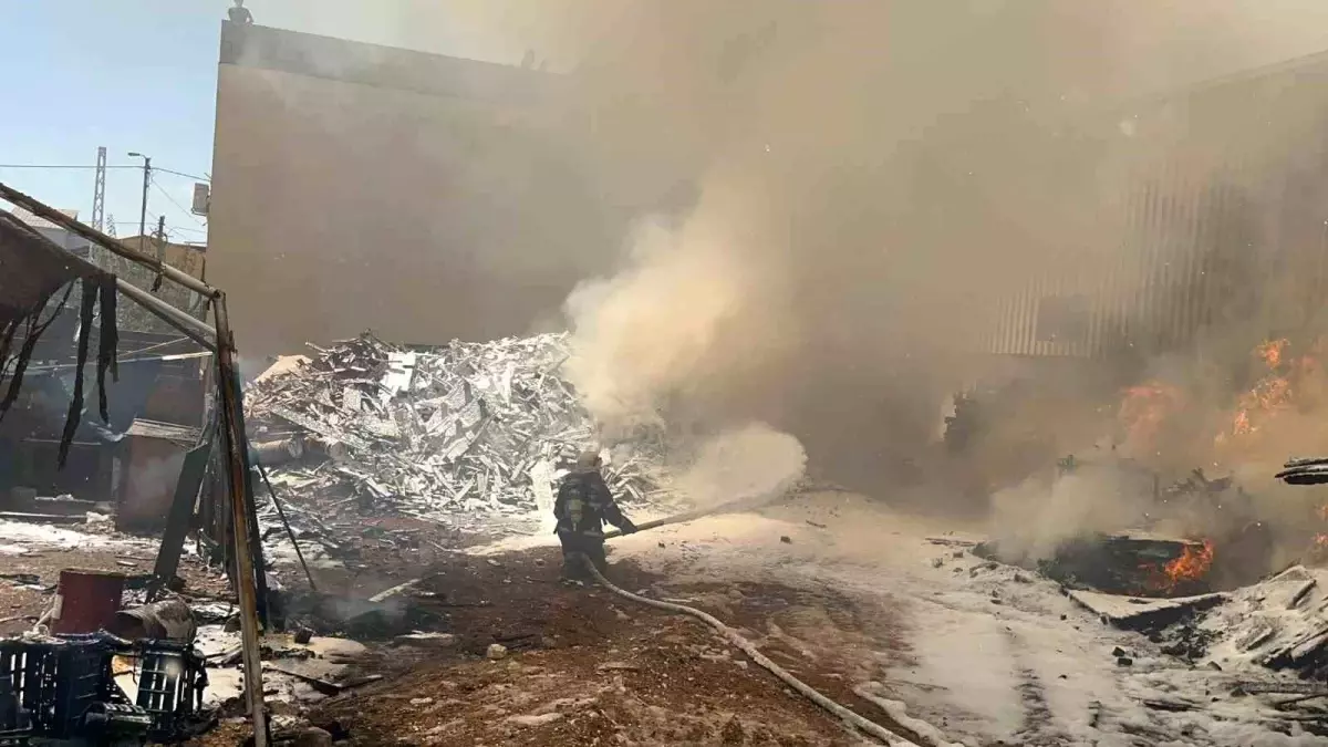 Kahramanmaraş&apos;ta Ahşap Palet Üretim Tesisinde Yangın