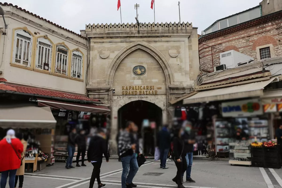 Kapalıçarşı'ya 1 milyar 250 milyonluk operasyon! 23 iş yeri basıldı, 40 kişi gözaltında