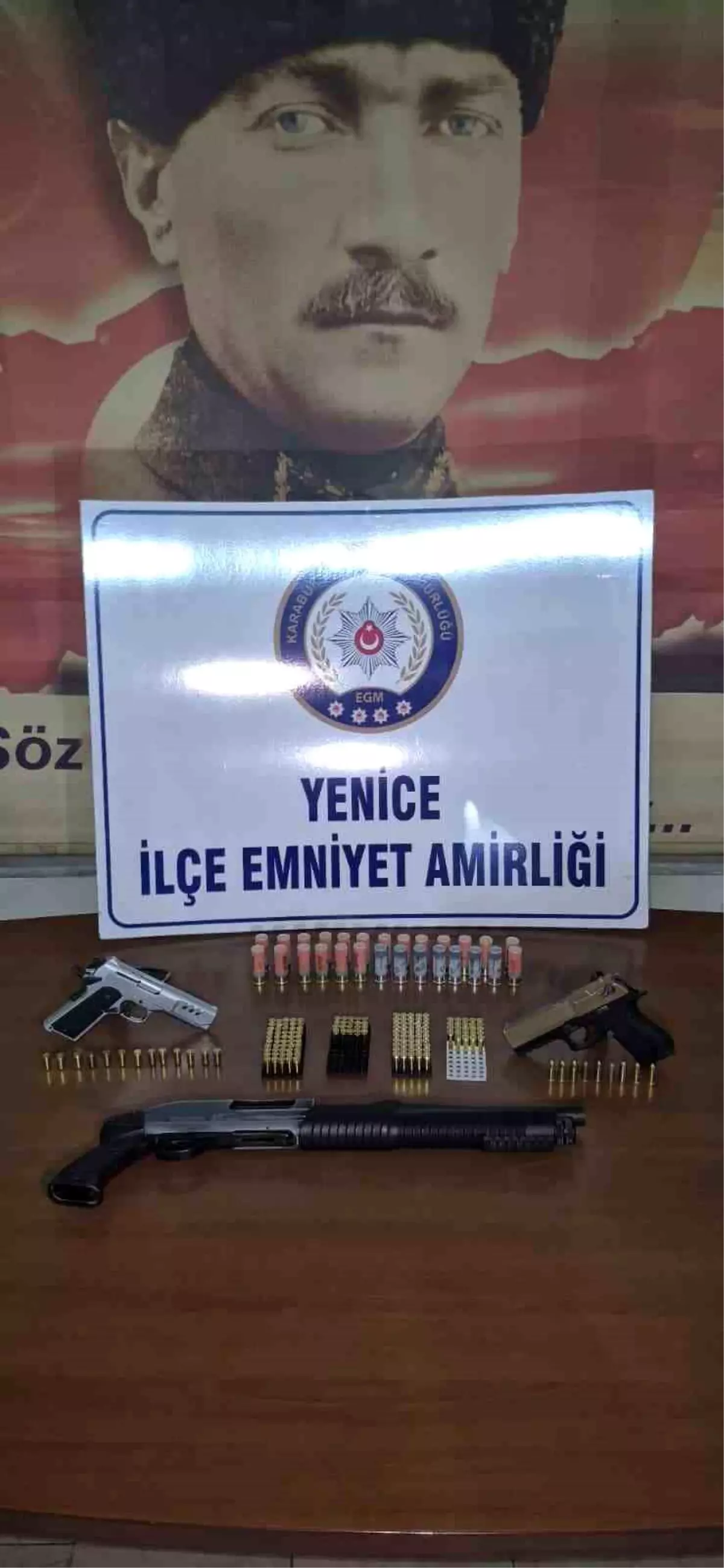 Karabük'te Fethedilen Ruhsatsız Silahlar: Eğlence Mekanında Şok Baskın!