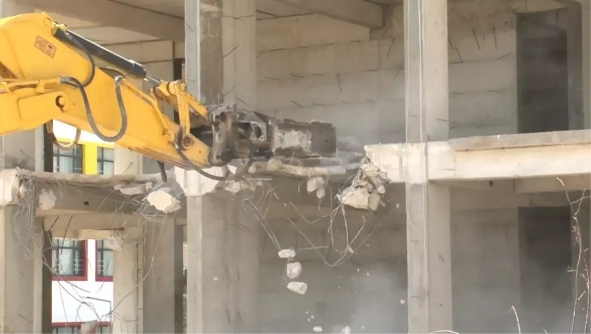 Şanlıurfa'da Yetersiz Beton Nedeniyle Bina Yıkıldı