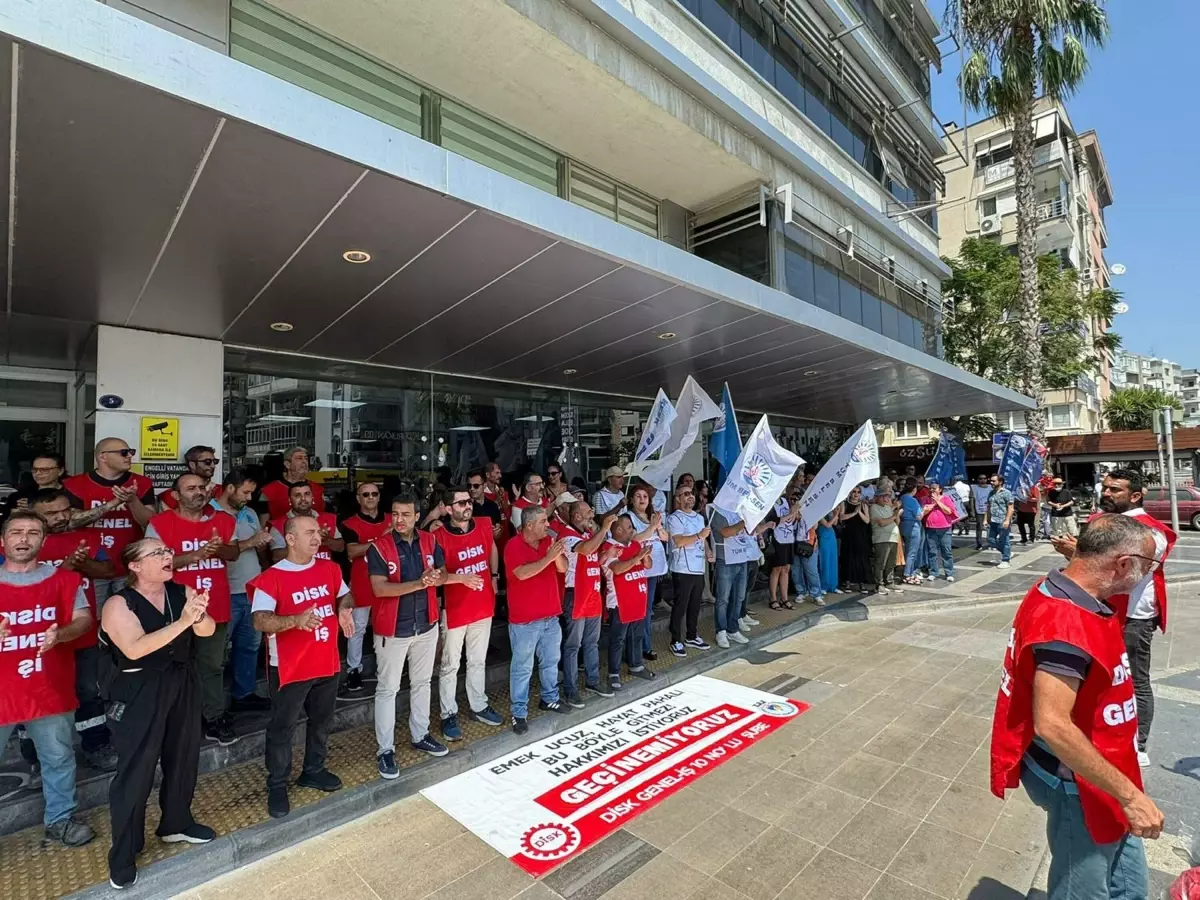 Karşıyaka'da İşçiler ve Memurlar, Ödemeleri İçin Eylemde