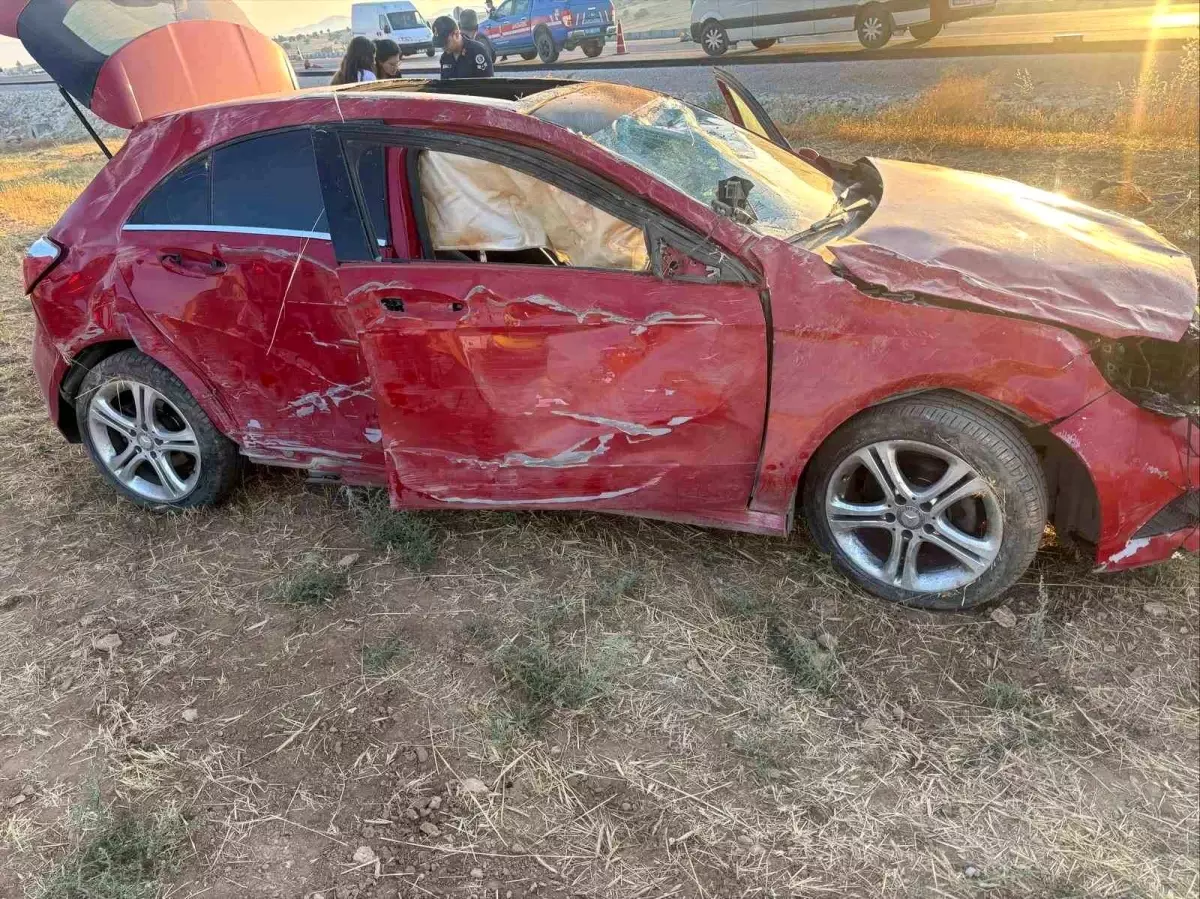 Antalya&apos;da Trafik Kazası: 1 Ölü, 1 Yaralı