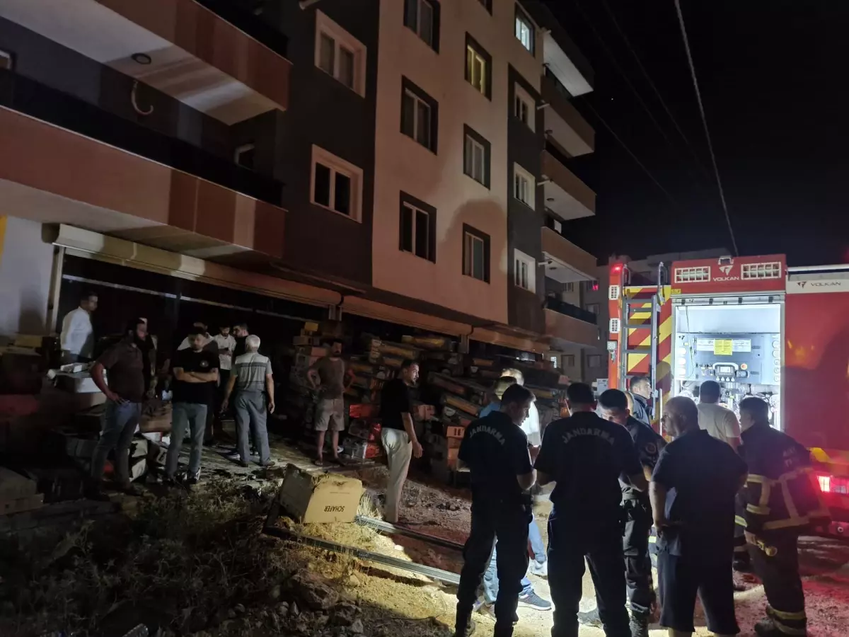 Mardin'de Elektronik Eşya Deposunda Yangın: 1 Kişi Dumandan Etkilendi