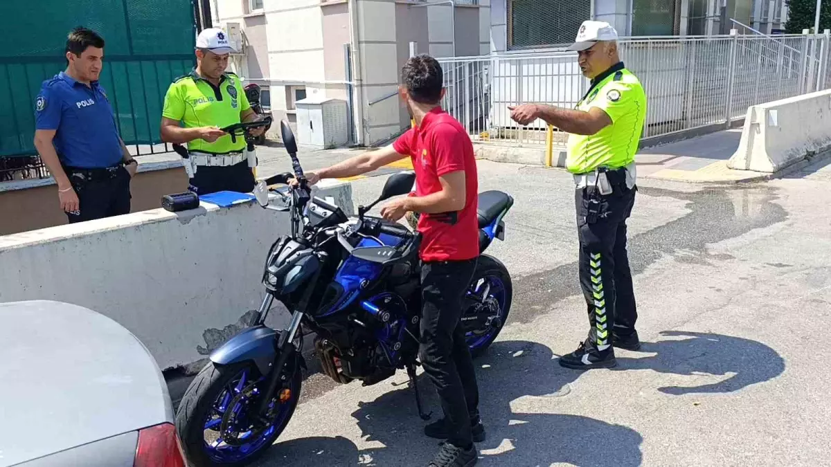 Manavgat&apos;ta Akrobasi Yapan Motosiklet Sürücüsüne Cezalar Yağdı