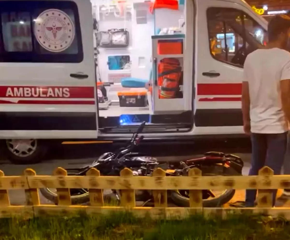 Muş&apos;ta Otomobil ile Motosiklet Çarpıştı: 2 Yaralı