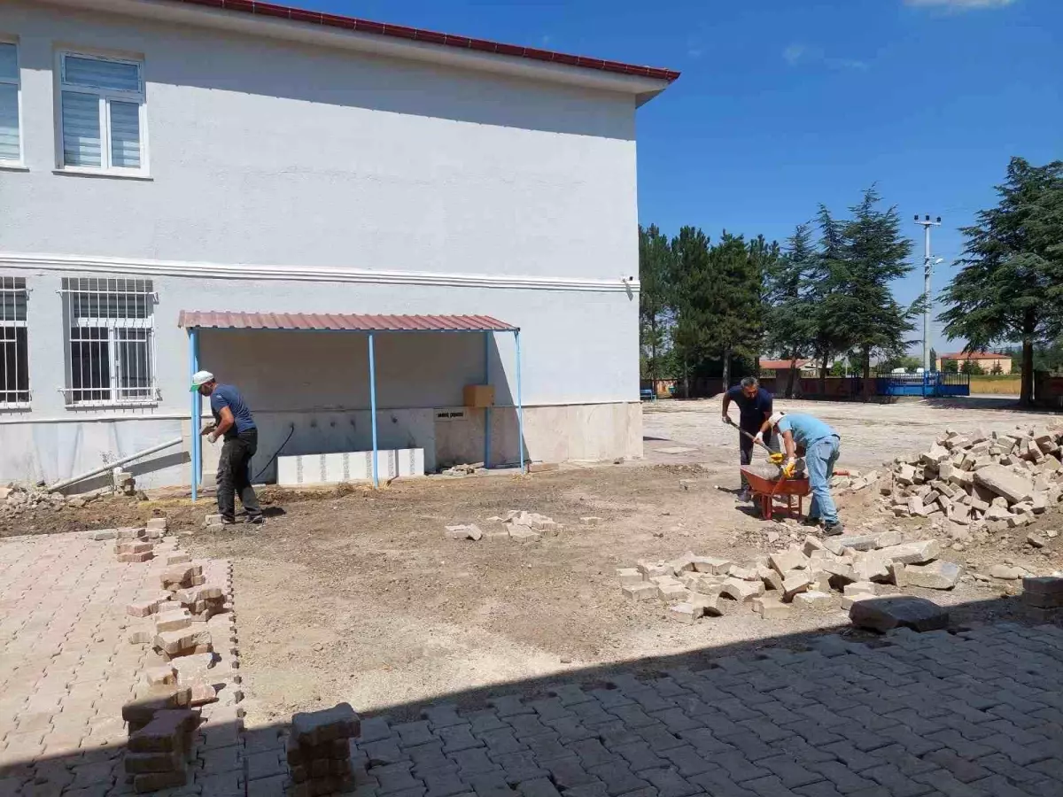 Şuhut'ta Okul Yılı İçin Hazırlıklar Tam Gaz Devam Ediyor