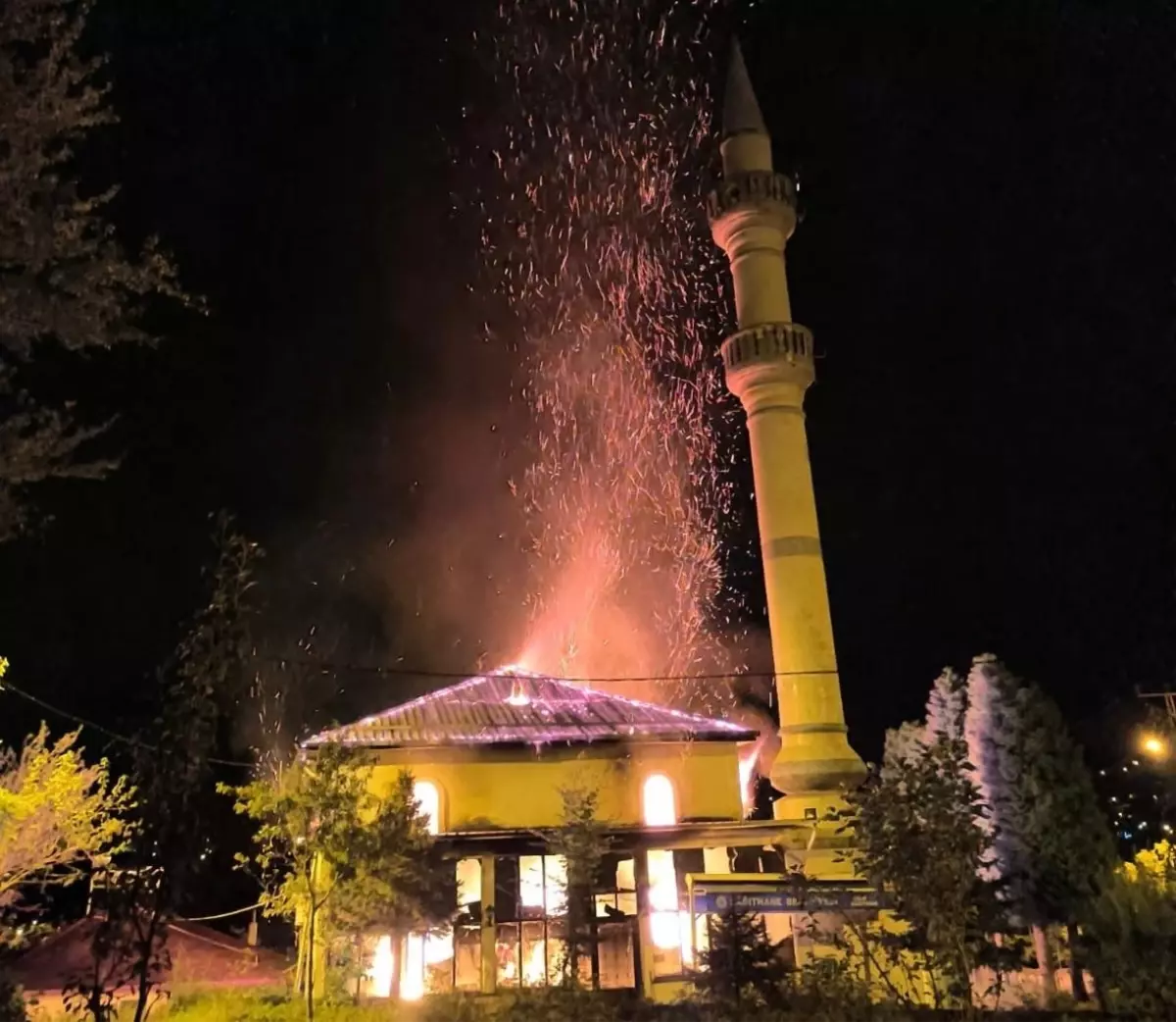 Ordu&apos;da 58 Yıllık Cami Yangında Kullanılamaz Hale Geldi