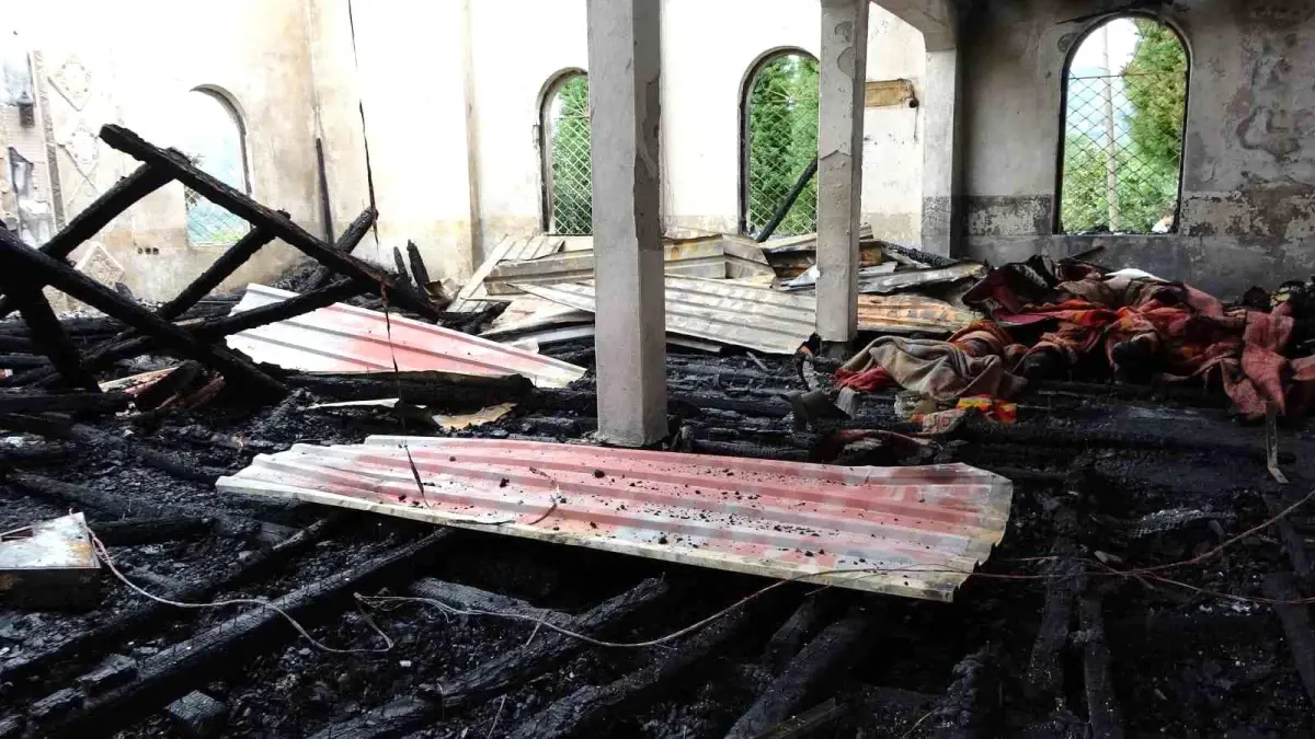 Altınordu'da 60 Yıllık Cami Yangında Küle Döndü