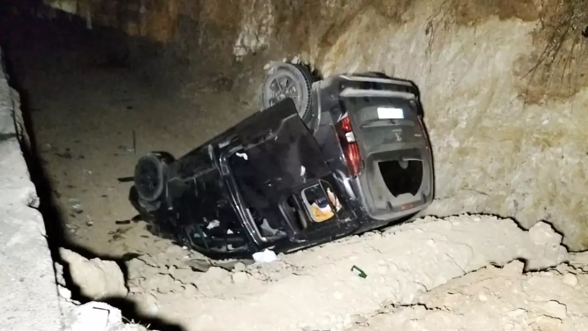 Manavgat&apos;ta Trafik Kazası: 3 Yaralı
