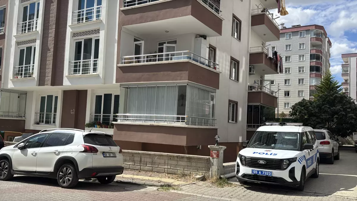 Üniversite Öğrencisi 3. Kattan Düşerek Yaralandı