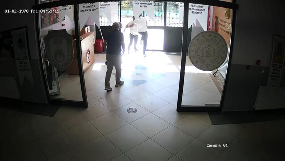 Kocaeli'de Okul İdaresine Bıçaklı Saldırı