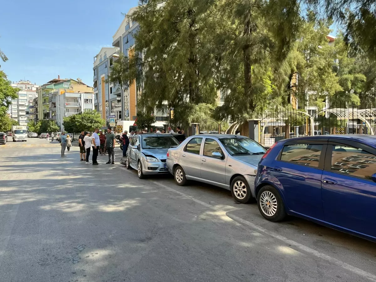 Aydın'da Park Halindeyken 5 Araca Çarpan Sürücü Gözyaşlarına Boğuldu