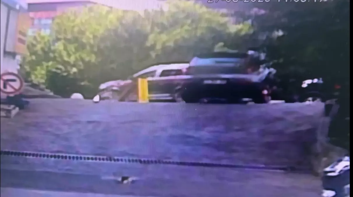 Şişli'de Otopark Çıkışında Kaza: Sürücü Fren Yerine Gaza Bastı