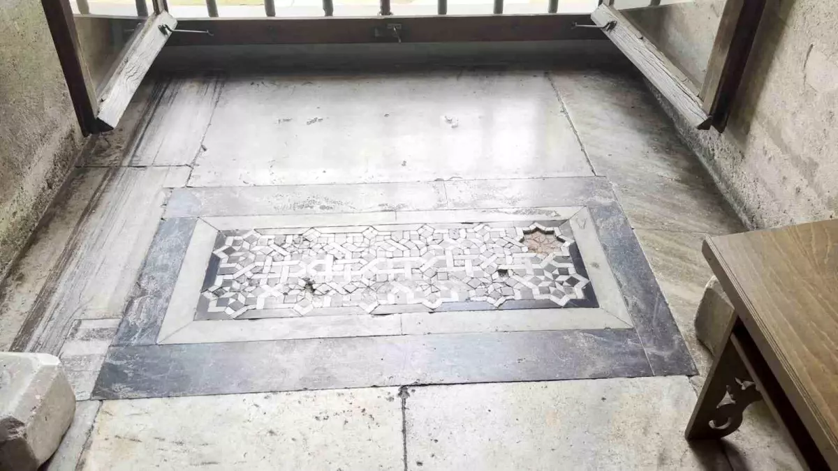 Süleymaniye Camii'nde Hırsızlık: Tarihi Mozaikler Çalındı