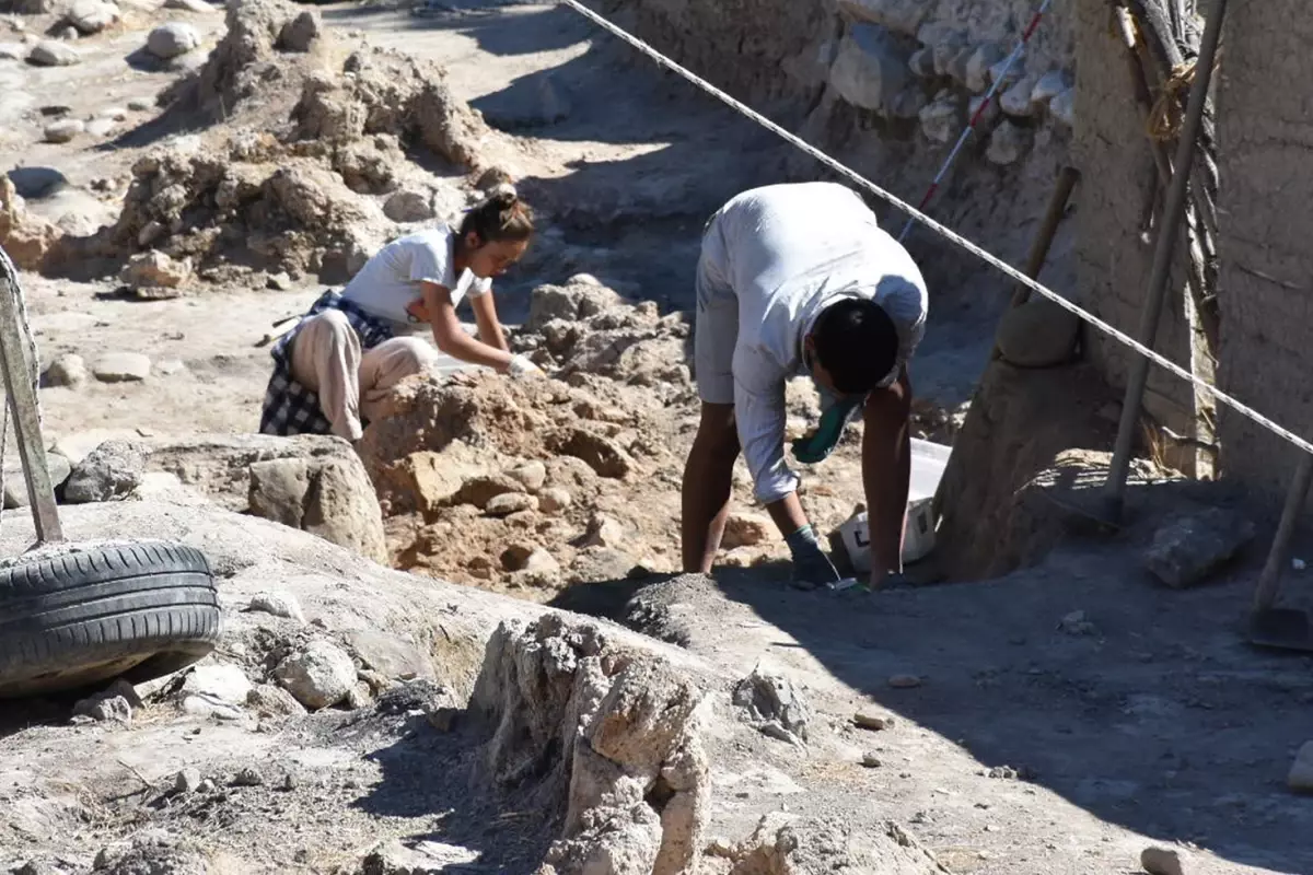 Tarihin akışı değiştirecek keşif! İzmir'deki kazıda bulundu, Göbeklitepe ile bağlantılı