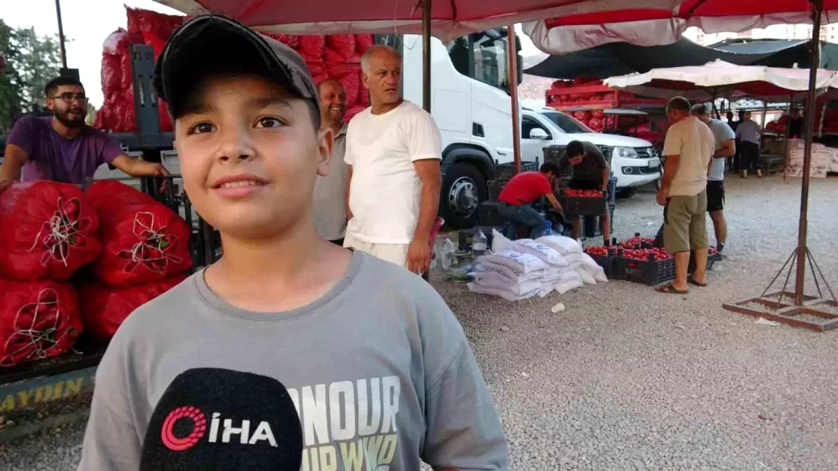 12 Yaşındaki Barış Ali Kuş, Biber Pazarında Hayallerini Gerçekleştiriyor