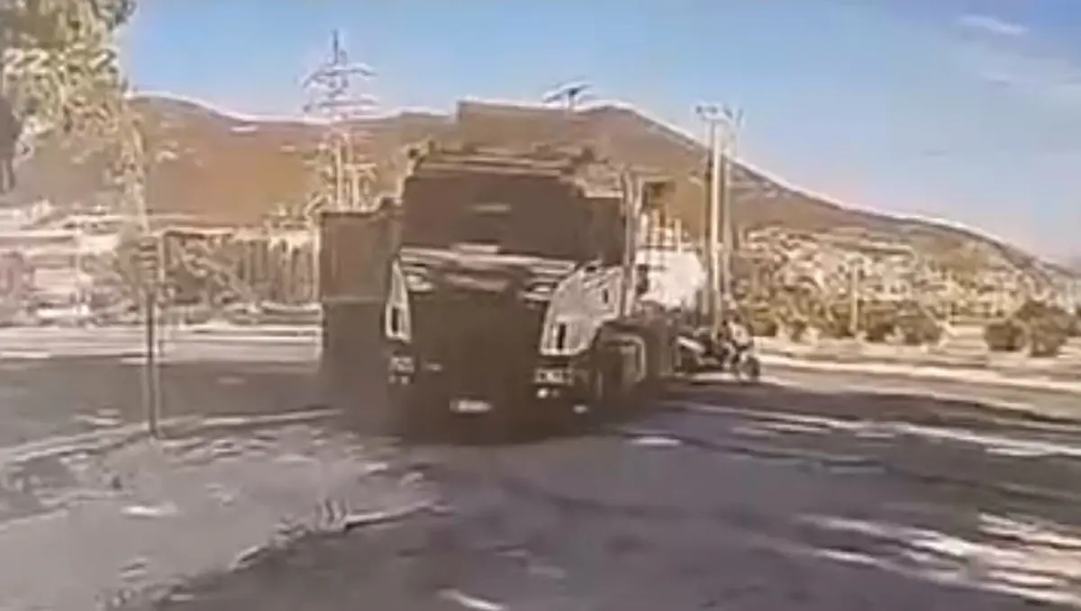 Muğla'da TIR, Motosiklete Çarpmamak İçin Yoldan Çıktı