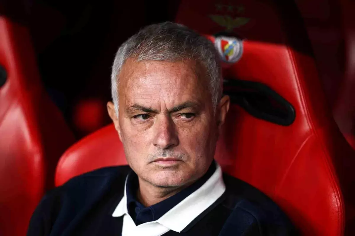 Fenerbahçe, Benfica'ya Karşı İlk Yarıda Geride Kalıyor