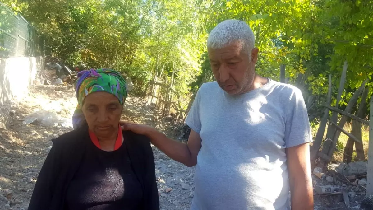 Zonguldak'ta Yıkılan Evden Sonra Aile Sokakta Kaldı