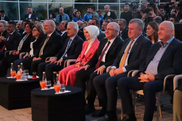 2. Kristal Ayaklar Ödül Gecesi renkli görüntülere sahne oldu