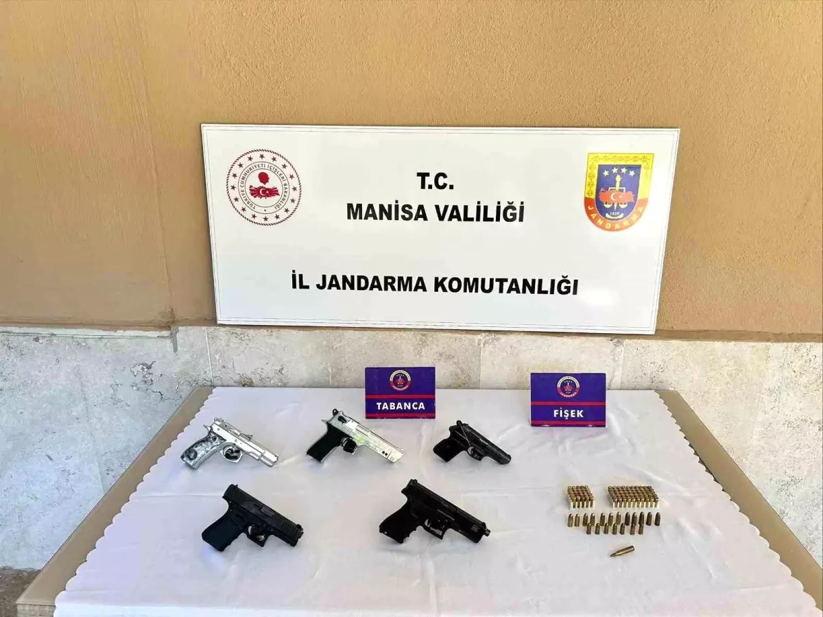 Manisa&apos;da Ruhsatsız Tabanca Operasyonu: 5 Tabanca ve 94 Fişek Ele Geçirildi